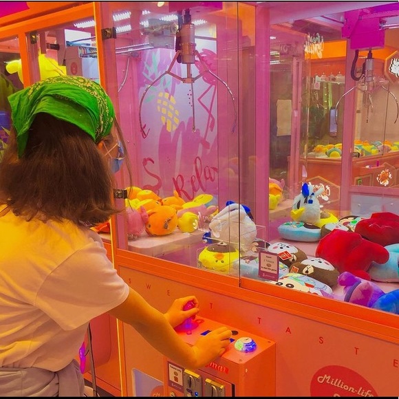 Meet your Posher, Alex - Picture 2 of 2